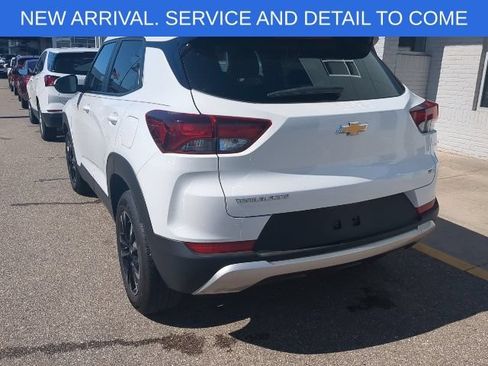 Used 2023 Chevrolet TrailBlazer LT FWD image 3
