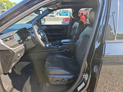 Used 2023 Jeep Grand Cherokee L Laredo AWD/4WD image 5