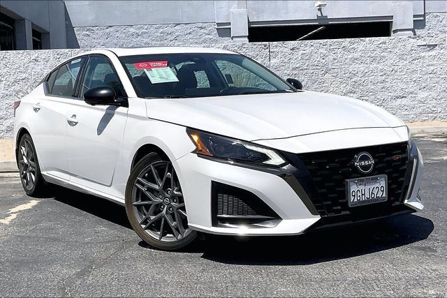 Used 2023 Nissan Altima 2.0 SR FWD image 12