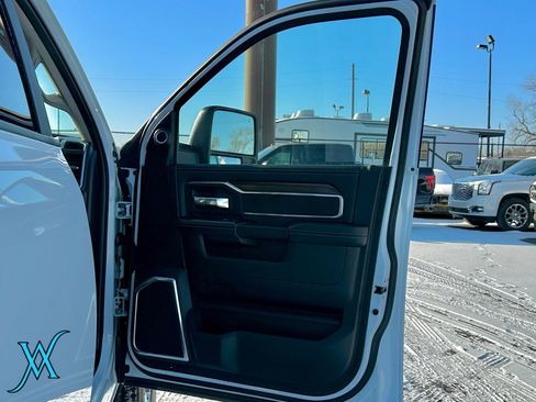 Used 2024 RAM 2500 Laramie AWD/4WD image 19