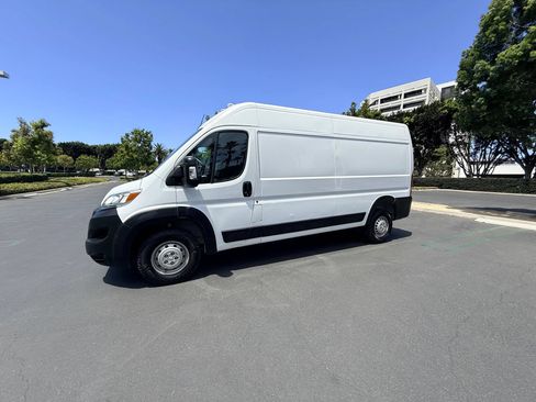 Used 2024 RAM ProMaster 2500 w/ Premium Convenience Group FWD image 3