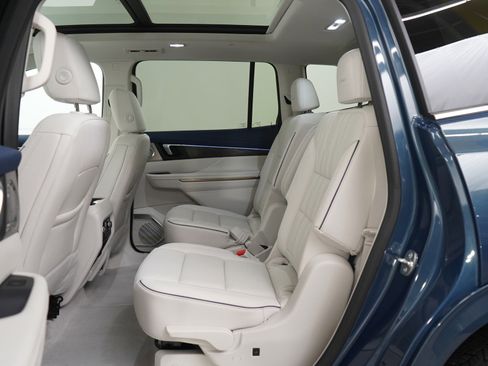 Used 2025 Buick Enclave Avenir w/ Super Cruise Package image 21