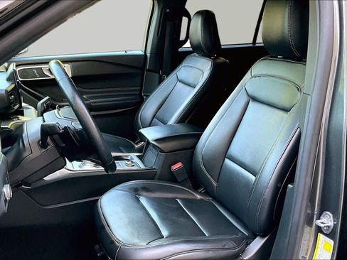 Used 2020 Ford Explorer XLT w/ Equipment Group 202A AWD/4WD image 8
