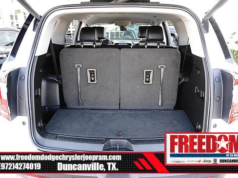 Used 2023 GMC Acadia SLT FWD image 46