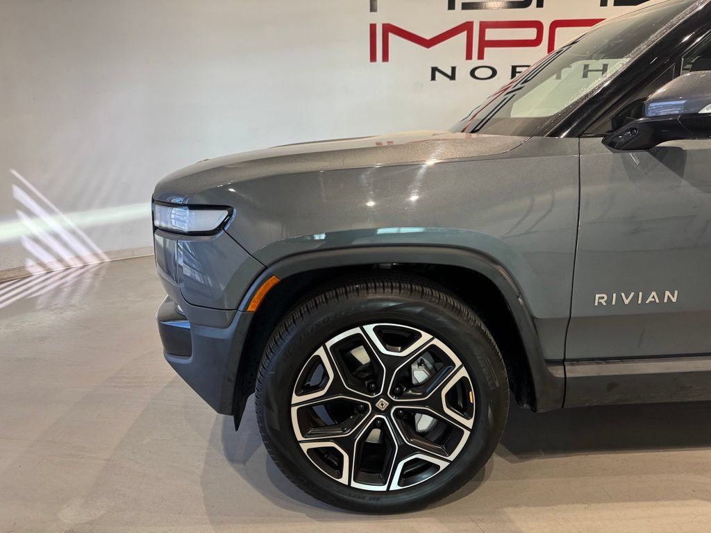 Used 2024 Rivian R1T Adventure Dual AWD/4WD image 3