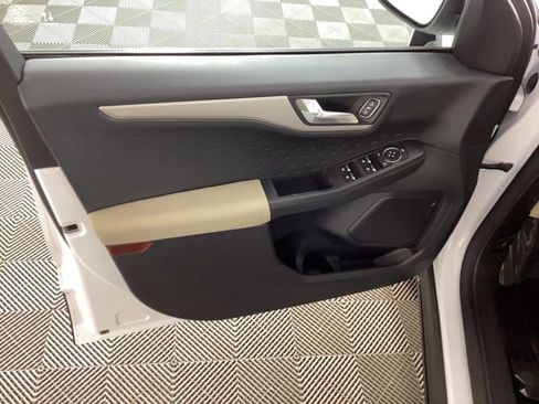 Used 2020 Ford Escape SE Sport image 16