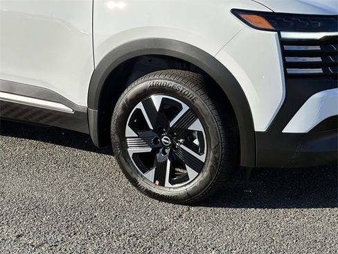 New 2025 Nissan Kicks SV w/ SV Premium Package image 7