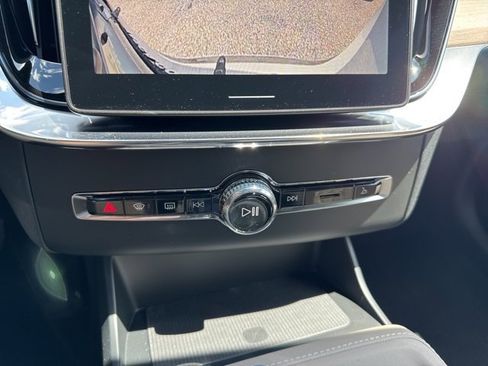 New 2026 Volvo XC90 B6 Plus w/ Protection Package Premier image 17