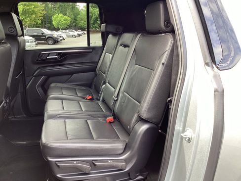 Used 2025 Chevrolet Suburban Z71 AWD/4WD image 14