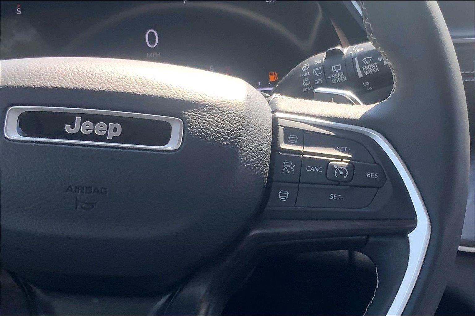 Used 2023 Jeep Grand Cherokee Limited AWD/4WD image 20