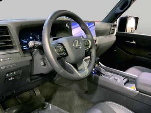 Certified 2024 Lexus GX 550 w/ Cold Area Package AWD/4WD image 18