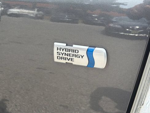 Used 2012 Toyota Prius V Five FWD image 7