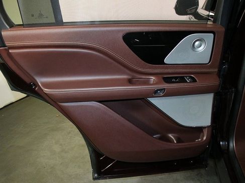 Used 2023 Lincoln Aviator Black Label w/ Class IV Trailer Tow Package image 29