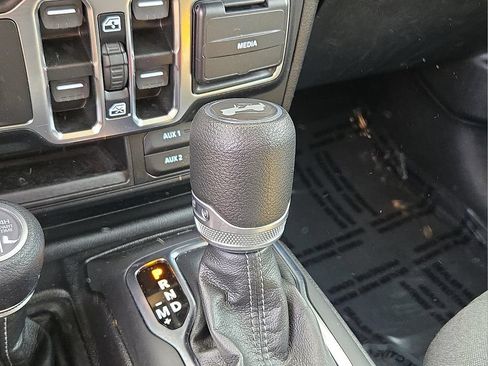 Used 2024 Jeep Wrangler Unlimited AWD/4WD image 14
