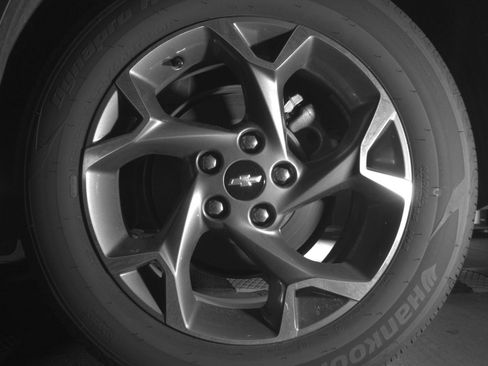 Used 2025 Chevrolet Trax LT FWD image 17