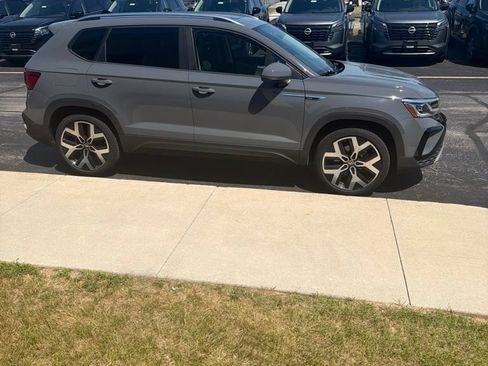 Used 2023 Volkswagen Taos SEL AWD/4WD image 6