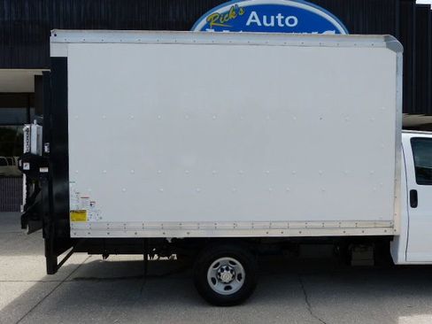 Used 2017 Chevrolet Express 3500 RWD image 10