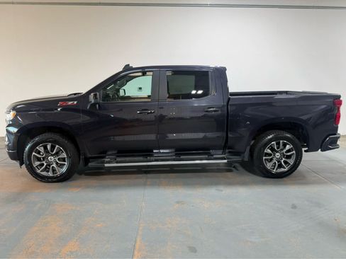 Used 2022 Chevrolet Silverado 1500 RST w/ Z71 Off-Road Package AWD/4WD image 2