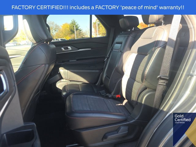 Used 2025 Ford Explorer ST-Line w/ ST-Line Street Pack AWD/4WD image 17