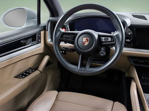 Used 2024 Porsche Cayenne AWD/4WD image 21