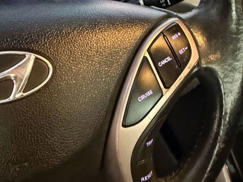 Used 2013 Hyundai Elantra Limited w/ Technology Pkg image 18