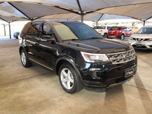 Used 2018 Ford Explorer XLT w/ Equipment Group 201A image 1