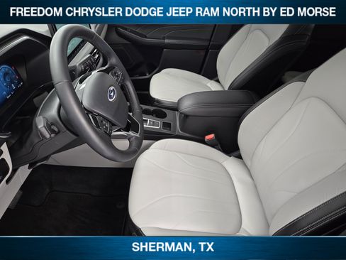 Used 2026 Ford Escape Platinum w/ Premium Technology Package AWD/4WD image 8