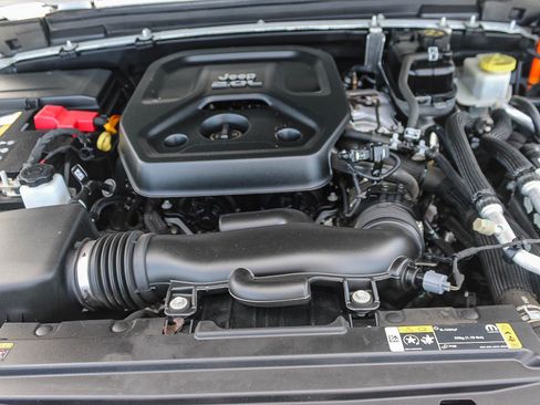 Used 2022 Jeep Wrangler Unlimited Sahara image 27