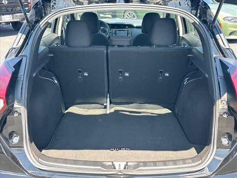 Used 2022 Nissan Kicks S FWD image 5