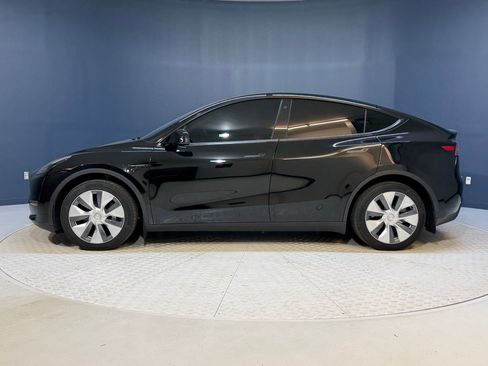 Used 2023 Tesla Model Y Long Range AWD/4WD image 2