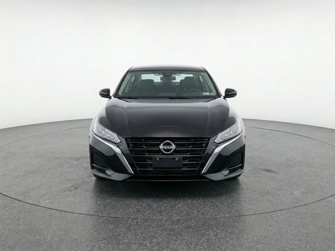 Used 2025 Nissan Altima 2.5 SV image 2