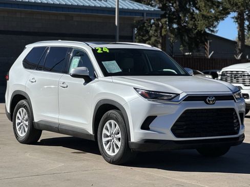 Used 2024 Toyota Grand Highlander XLE image 1