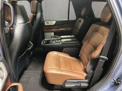 Used 2023 Lincoln Navigator Reserve image 22