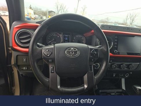 Used 2020 Toyota Tacoma TRD Off-Road image 11