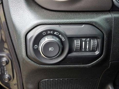 Used 2018 Jeep Wrangler Unlimited Sport S image 25