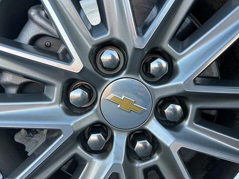 Used 2023 Chevrolet Traverse LT image 11