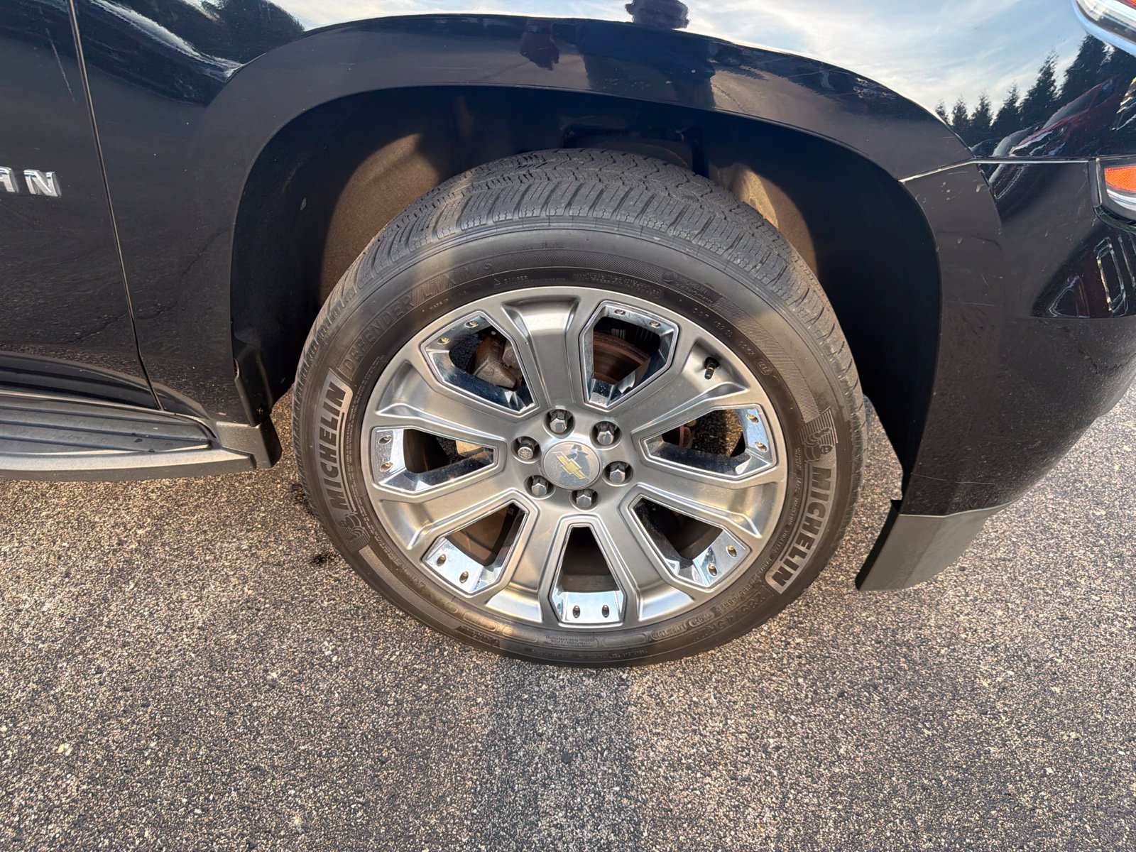 Used 2018 Chevrolet Suburban LT w/ Luxury Package AWD/4WD image 33