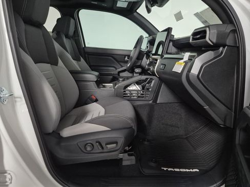 New 2026 Toyota Tacoma TRD Off-Road AWD/4WD image 32