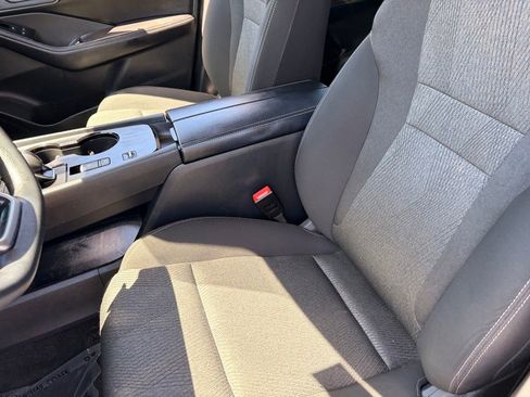 Certified 2024 Nissan Rogue SV FWD image 16