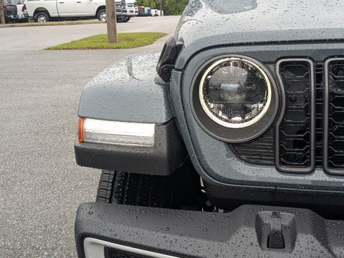 New 2026 Jeep Gladiator Sport AWD/4WD image 8