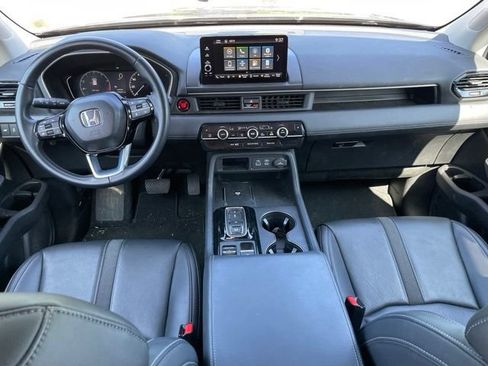 Used 2025 Honda Pilot EX-L image 10