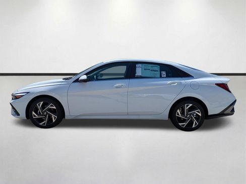 New 2026 Hyundai Elantra Limited FWD image 8