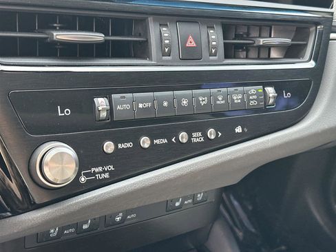 Used 2024 Lexus ES 300h w/ Premium Package FWD image 40
