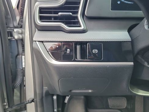 Used 2025 Kia Sportage LX FWD image 15