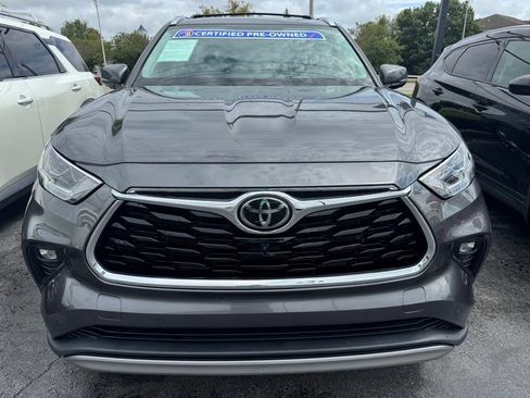 Used 2021 Toyota Highlander Platinum AWD/4WD image 2