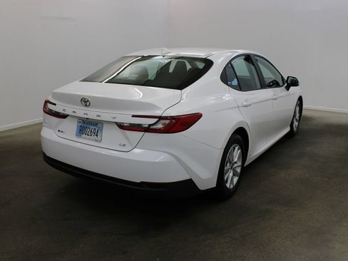 Used 2025 Toyota Camry LE FWD image 5