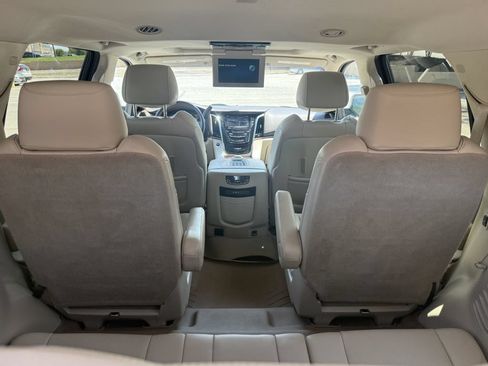 Used 2016 Cadillac Escalade Luxury AWD/4WD image 27
