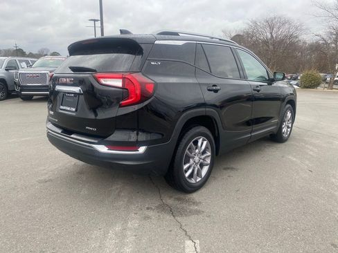 Used 2024 GMC Terrain SLT image 8