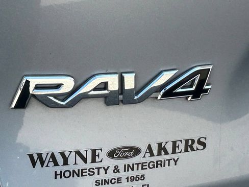 Used 2020 Toyota RAV4 XLE FWD image 24