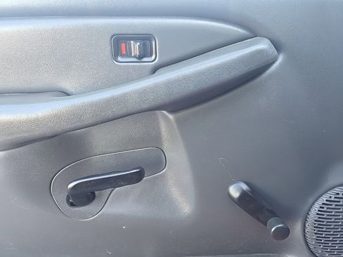 Used 2005 Chevrolet Silverado 1500 W/T image 13